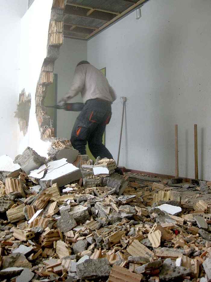 Auf dem Weg zum Kustparadies entstehen erst mal 100 Tonnen Schutt